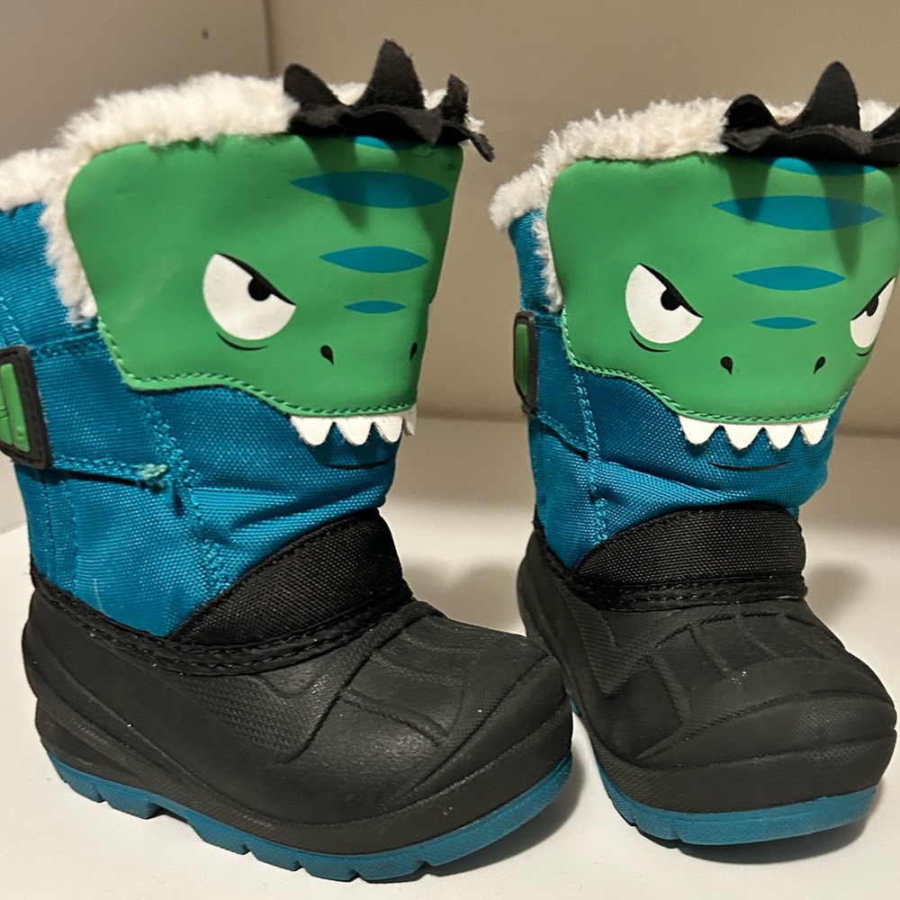 Kids dino snow boots